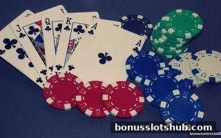 彩金游戏带你玩转推牌九：组合策略与心理博弈全解析