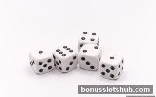 彩金游戏带你玩转牌九：经典牌型全解析与实战策略