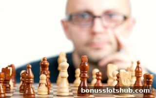 彩金游戏：电竞扑克中的团队默契与滚球决胜之道